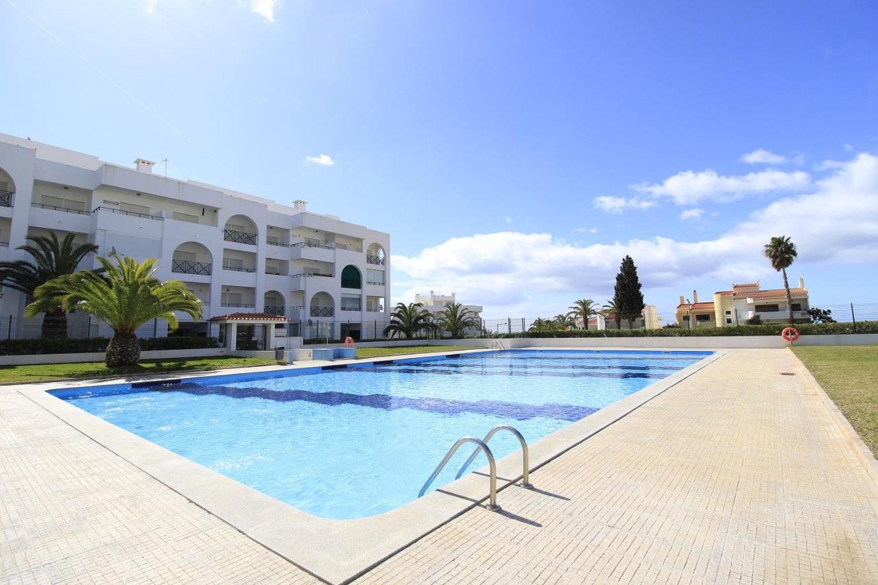 Armacao De Pera Brightness With Pool By Homing Apartment Bagian luar foto