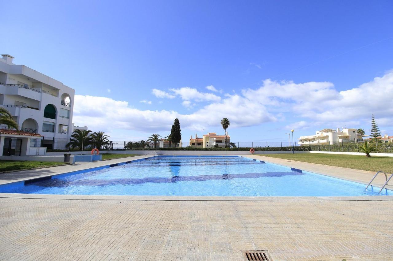 Armacao De Pera Brightness With Pool By Homing Apartment Bagian luar foto