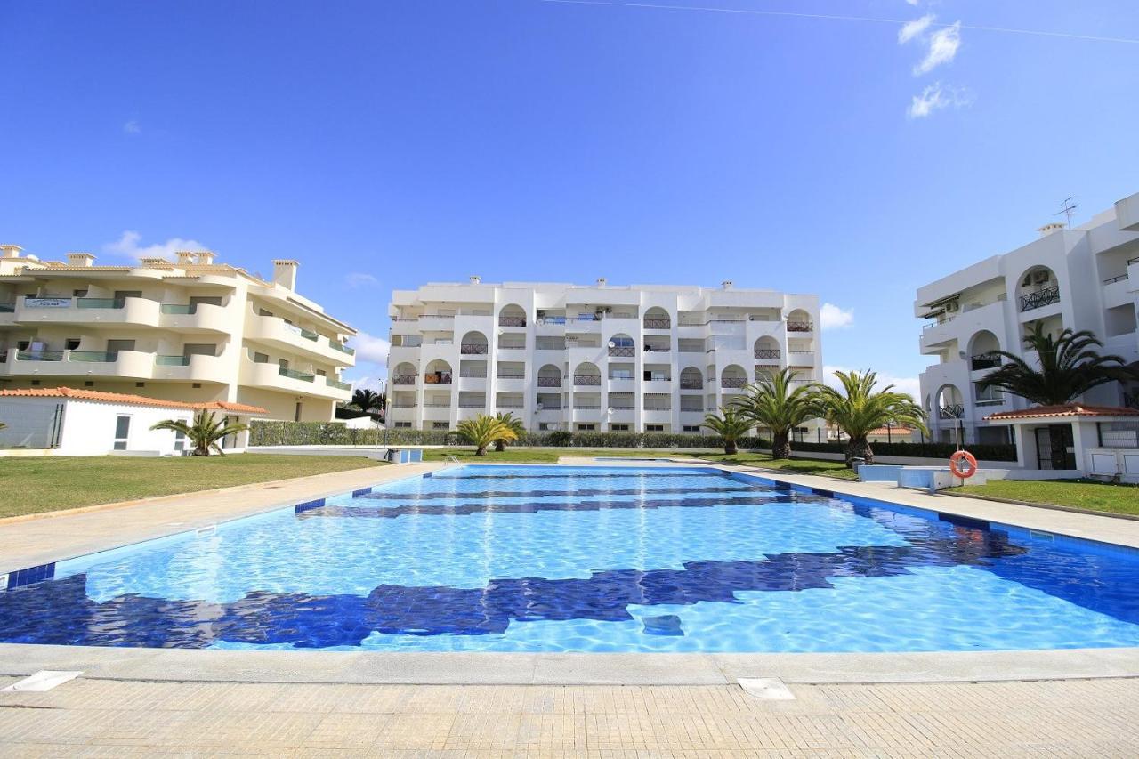 Armacao De Pera Brightness With Pool By Homing Apartment Bagian luar foto