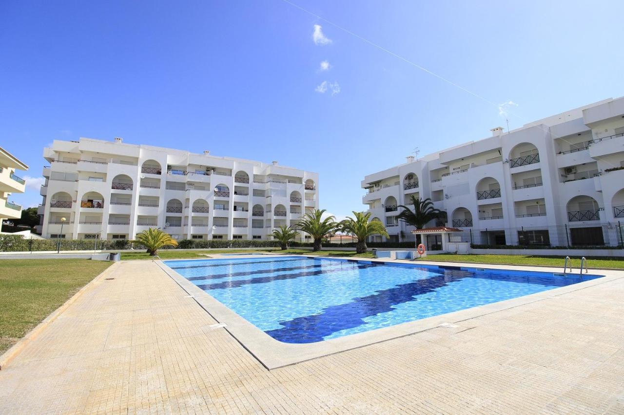 Armacao De Pera Brightness With Pool By Homing Apartment Bagian luar foto